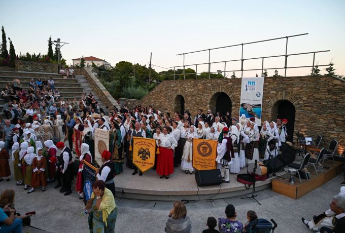 Κορινθιακή Εστία: Συμμετοχή στο 3ο Χορευτικό Αντάμωμα στην Άνδρο με παραδοσιακούς χορούς